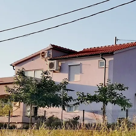 Darko Apartment *